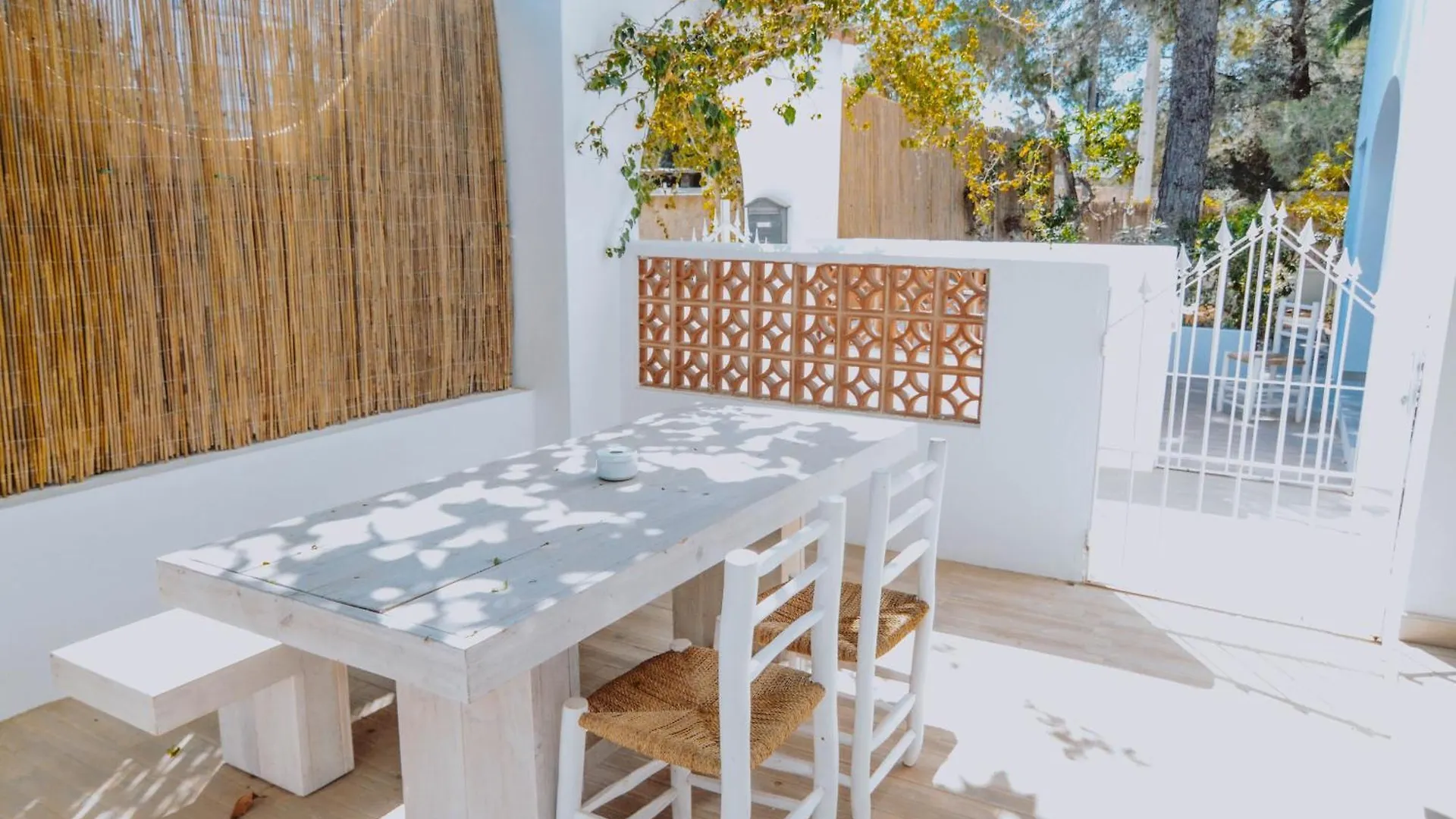 Secret Oasis Ibiza-Only Adults Aparthotel San Antonio  San Antonio (Ibiza)