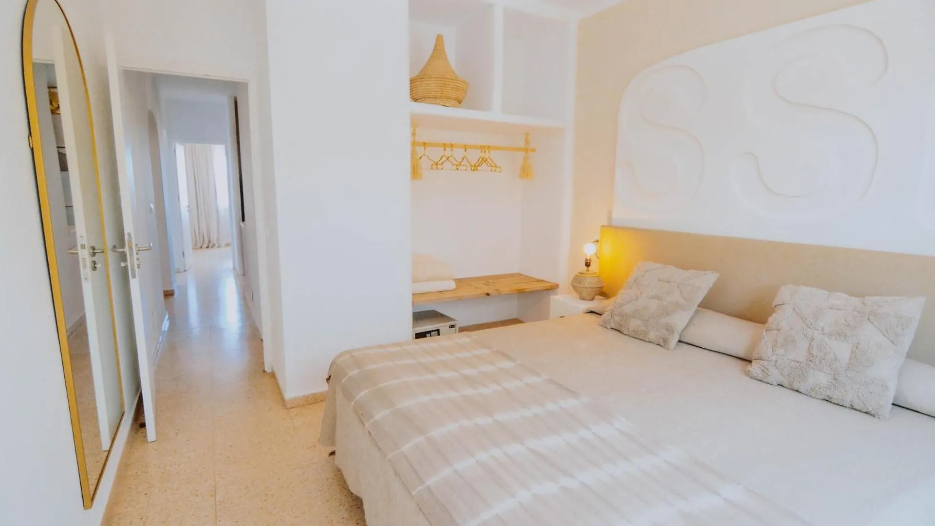 Secret Oasis Ibiza-Only Adults Aparthotel San Antonio  2*, San Antonio (Ibiza)