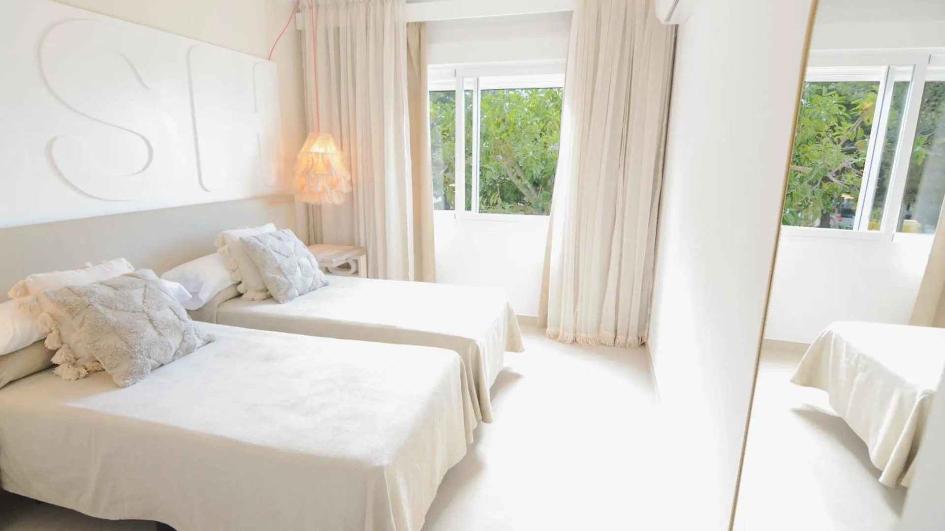 **  Secret Oasis Ibiza-Only Adults Aparthotel San Antonio  Spanje