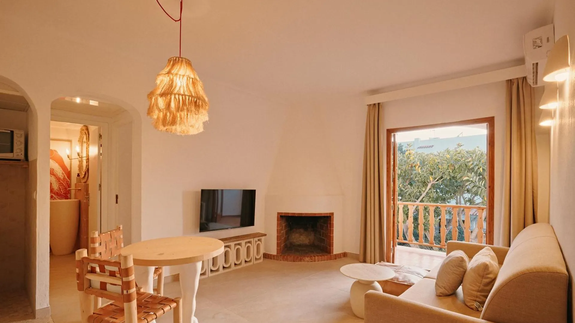 Secret Oasis Ibiza-Only Adults Aparthotel San Antonio  2*, San Antonio (Ibiza)